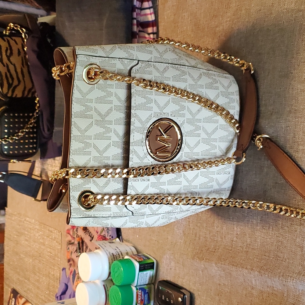 Michael kors bucket bag